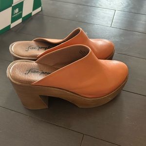 Free People, Barely worn clogs size 7.5 US